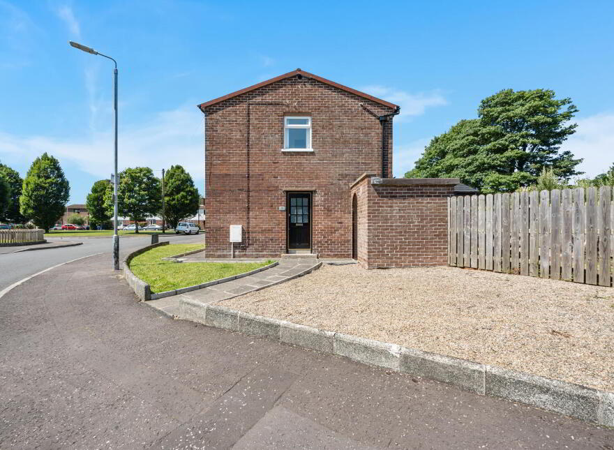 9 Thornhill Parade, Belfast, BT5 7AT