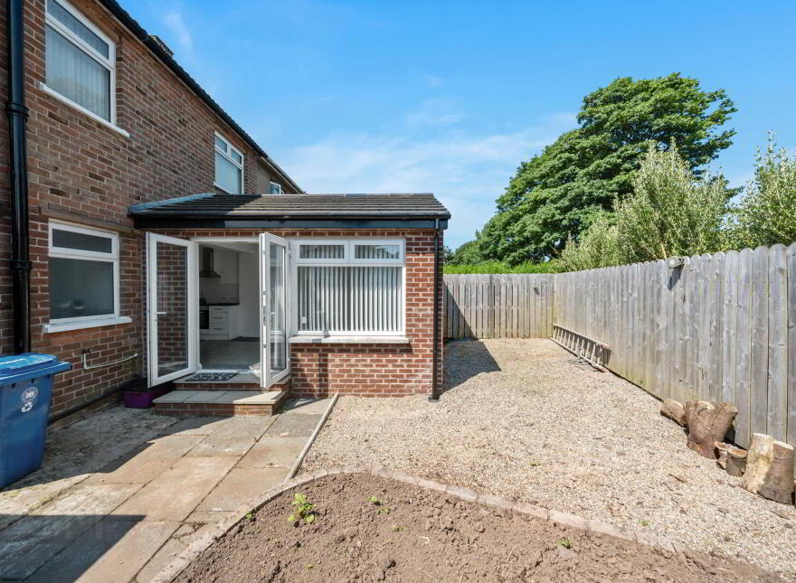 9 Thornhill Parade, Belfast, BT5 7AT