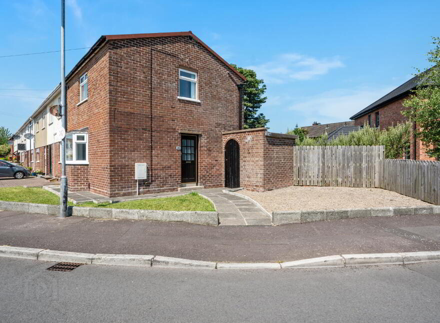 9 Thornhill Parade, Belfast, BT5 7AT