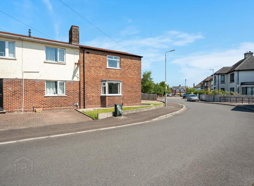 9 Thornhill Parade, Belfast, BT5 7AT