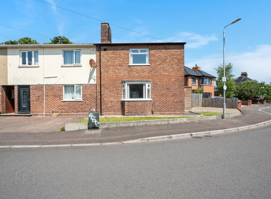 9 Thornhill Parade, Belfast, BT5 7AT