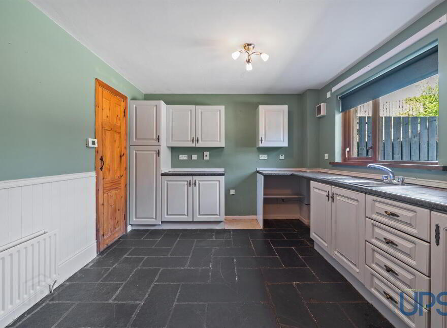 8 Glendowan Close, Dunmurry, Belfast, BT17 0XF