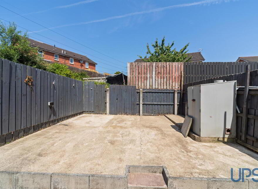 8 Glendowan Close, Dunmurry, Belfast, BT17 0XF