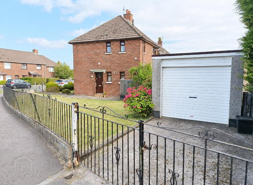 152 Sunnylands Avenue, Carrickfergus, BT38 8JY