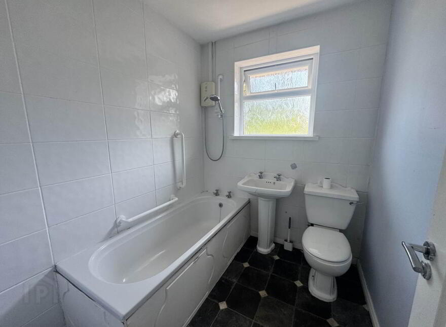 14 Woodlawn Court, Carrickfergus, BT38 8DP