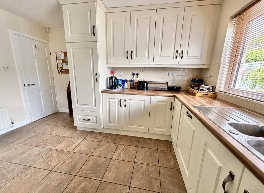 27 Pinewood Avenue, Omagh, BT79 0DB