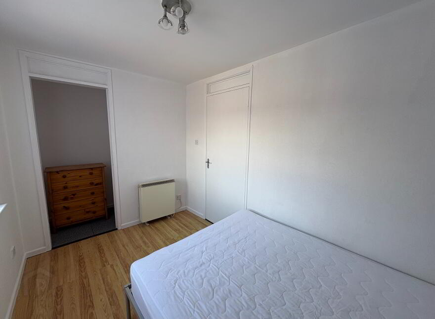 17 Roosevelt Square, Donegall Road, Belfast, BT12 5RW