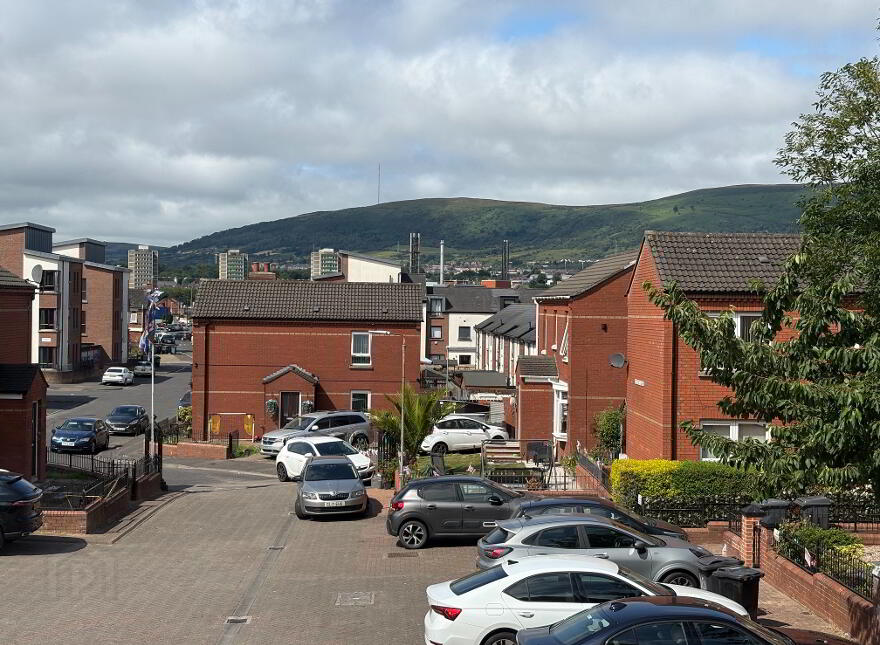 17 Roosevelt Square, Donegall Road, Belfast, BT12 5RW