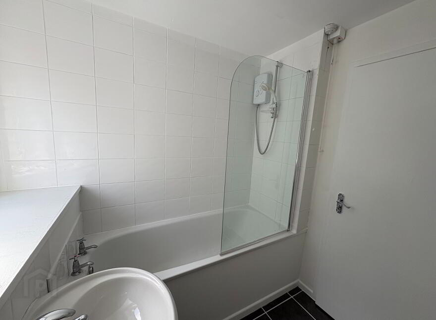 17 Roosevelt Square, Donegall Road, Belfast, BT12 5RW