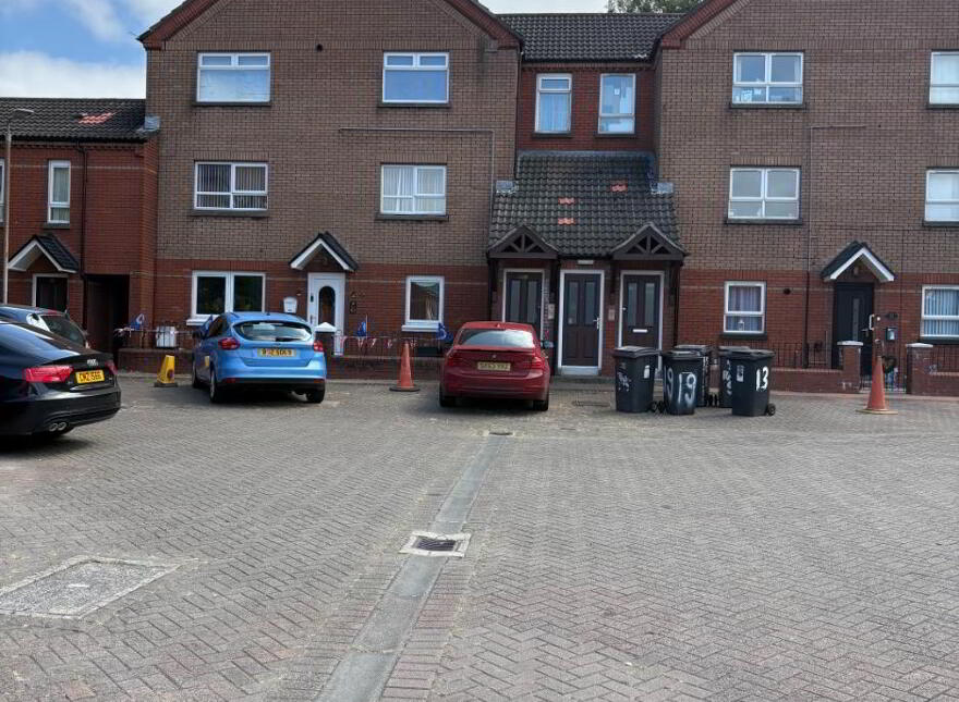 17 Roosevelt Square, Donegall Road, Belfast, BT12 5RW