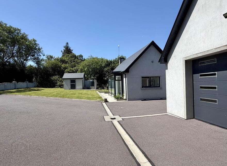 Lackenalooha, Clonakilty, P85DH64