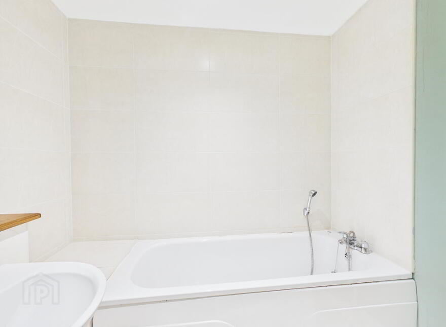 Apt 51, Milfort Mews, Glenburn Road, Dunmurry, Belfast, BT17 9JE