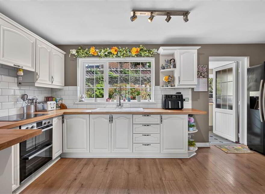 10 Baronscourt Gardens, Carryduff, Belfast, BT8 8EW