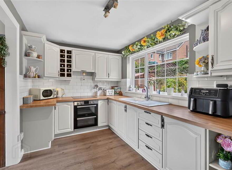 10 Baronscourt Gardens, Carryduff, Belfast, BT8 8EW