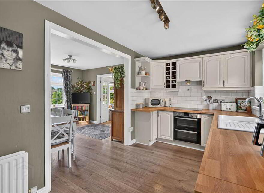 10 Baronscourt Gardens, Carryduff, Belfast, BT8 8EW