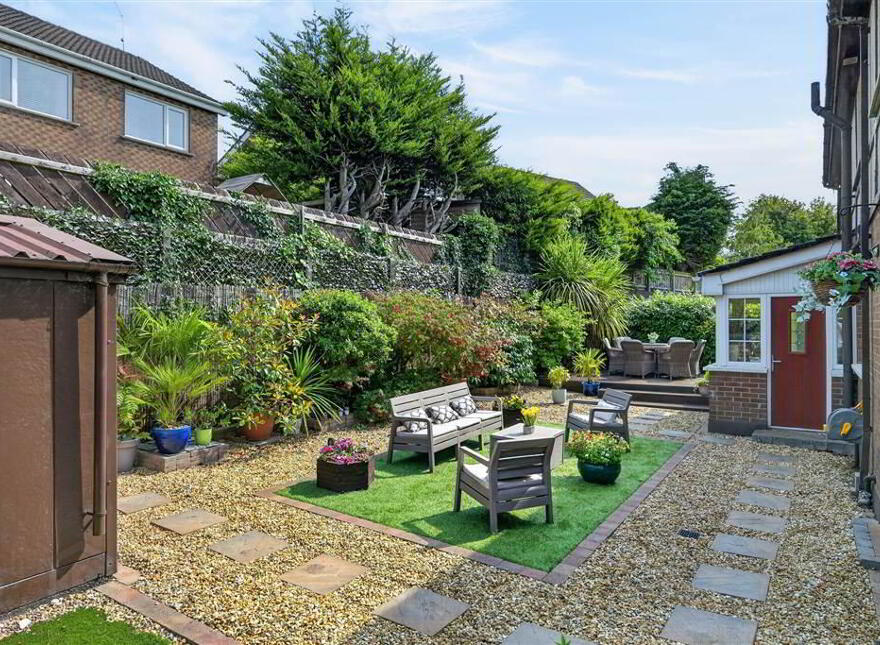 10 Baronscourt Gardens, Carryduff, Belfast, BT8 8EW
