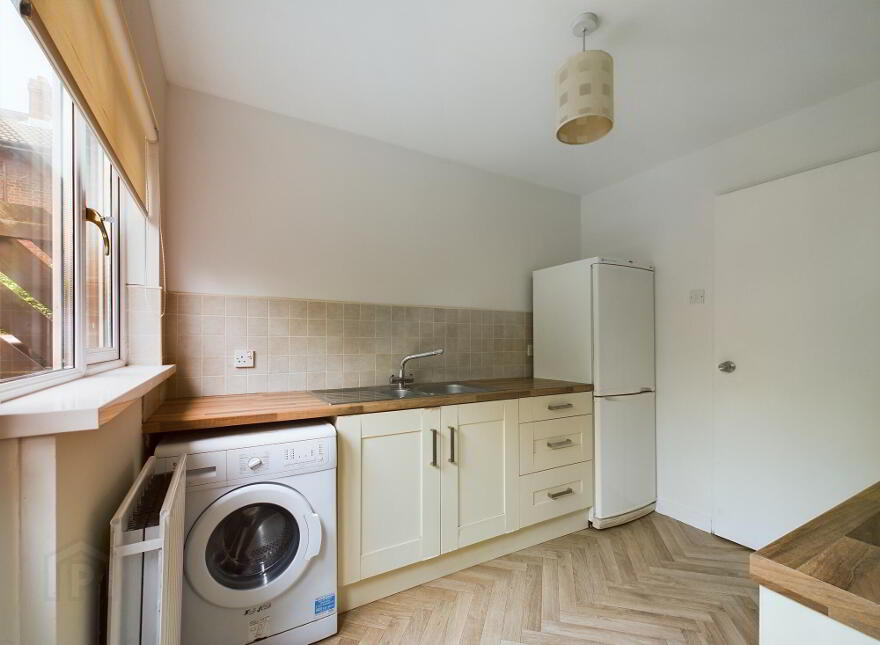 8 Hampton Parade, Sunnyside Street, Belfast, BT7 3EQ