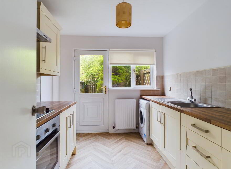 8 Hampton Parade, Sunnyside Street, Belfast, BT7 3EQ