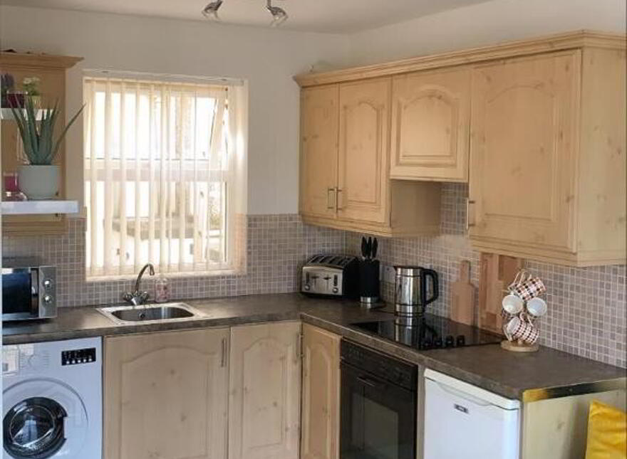 STUDENT LET 2025-26, 11a Garden Avenue, Portstewart, BT55 7AW