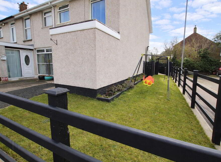 18 Glenoak Gardens, Crumlin, BT29 4ET
