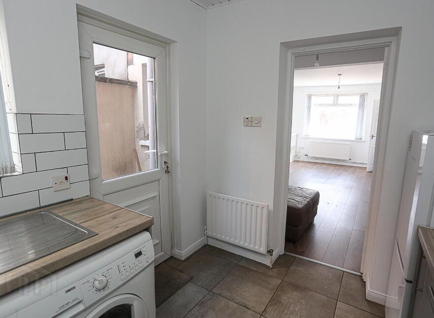 16 Empire Parade, Belfast, BT12 6GN