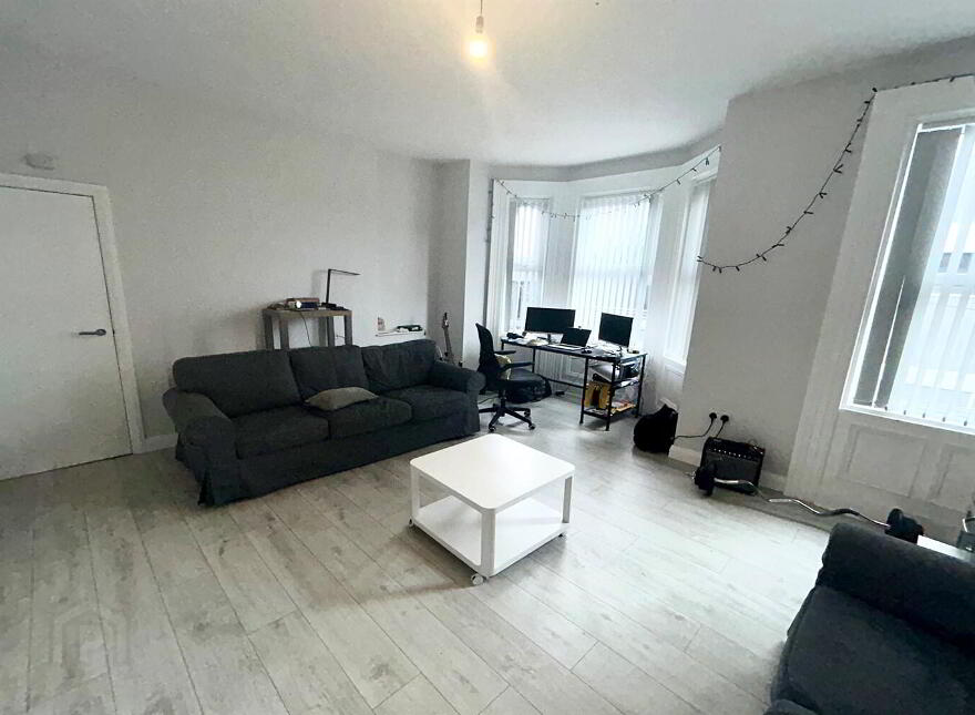 Apt 2, 15 Camden Street, Belfast, BT9 6AT