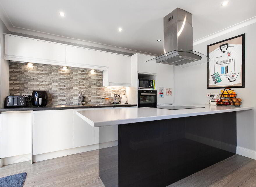 190 Carnmoney Road, Newtownabbey, BT36 6JX