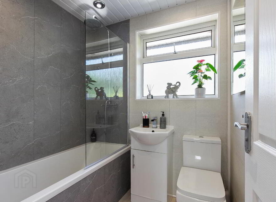 190 Carnmoney Road, Newtownabbey, BT36 6JX