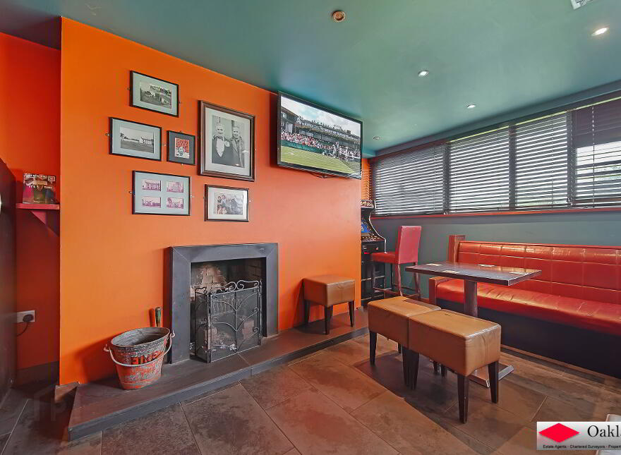 Collon Bar, 8 Buncrana Road, Derry, BT48 8AB