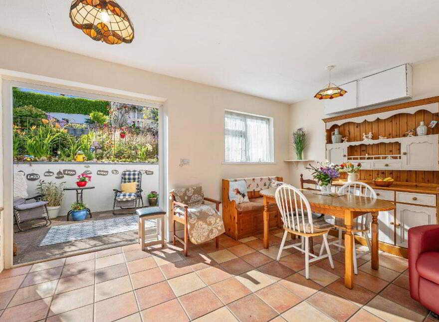 Suncrest, 7 Chapel Avenue, Timoleague, Bandon, P72H519