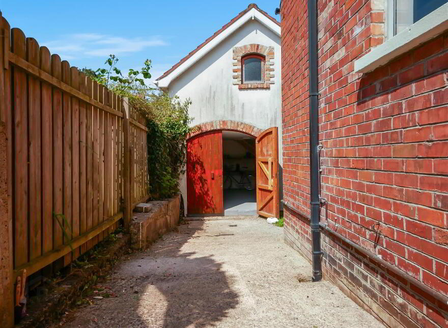 8 Ravensdene Park, Ravenhill Road, Belfast, BT6 0DA