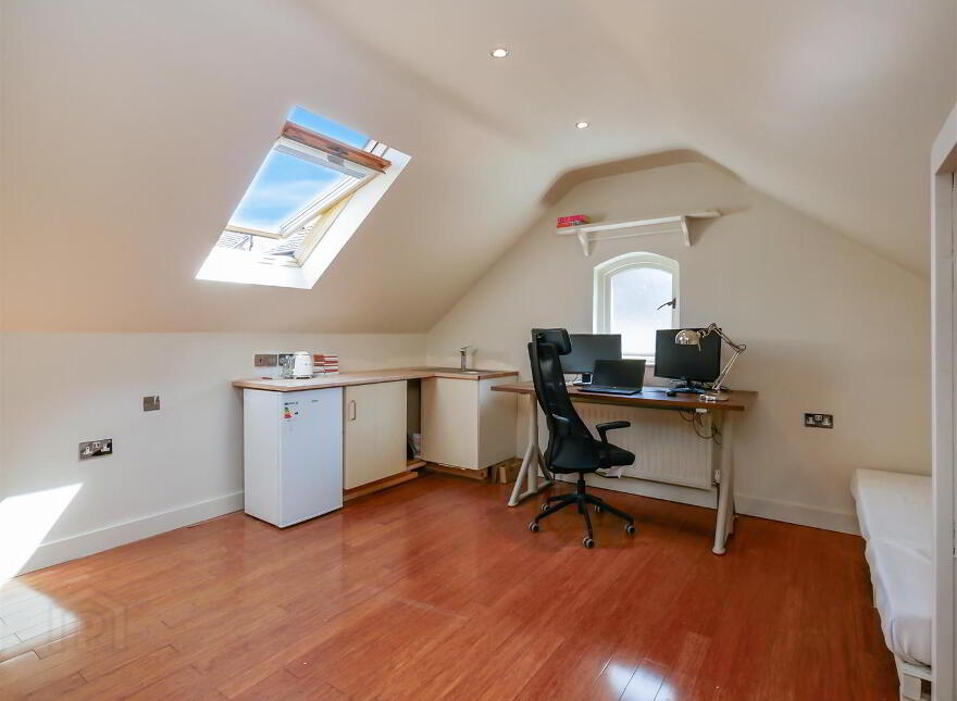 8 Ravensdene Park, Ravenhill Road, Belfast, BT6 0DA