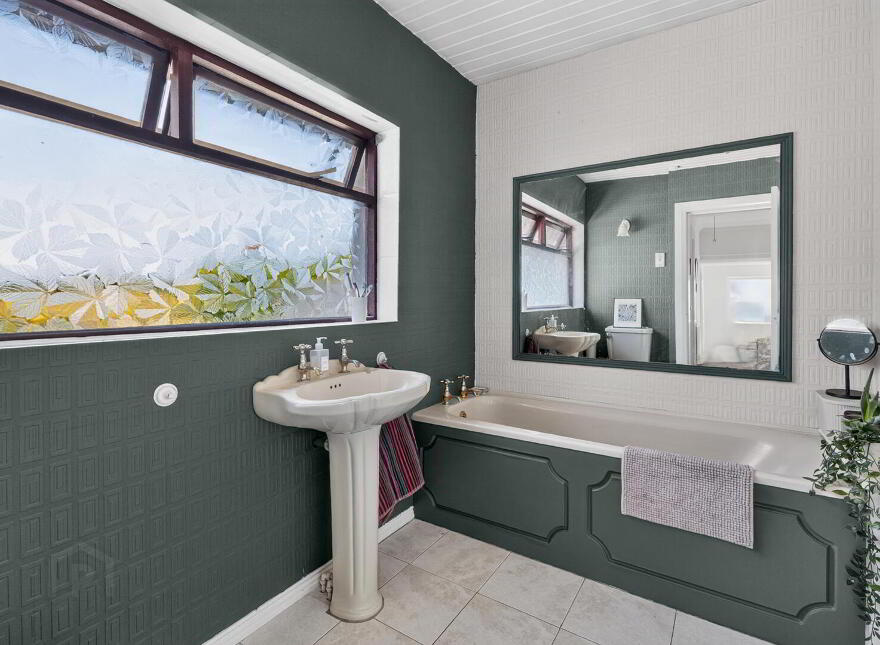 66 Warren Road, Donaghadee, BT21 0PD