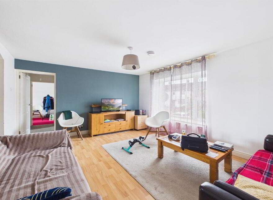 27b Kilwarlin Crescent, Belfast, BT8 7EN
