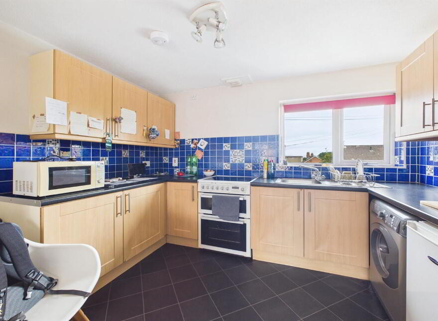 27b Kilwarlin Crescent, Belfast, BT8 7EN