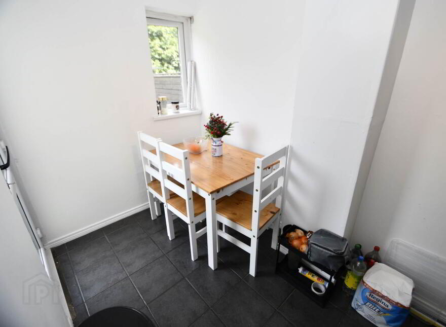 9 Colinvale, Poleglass, Belfast, BT17 0JN