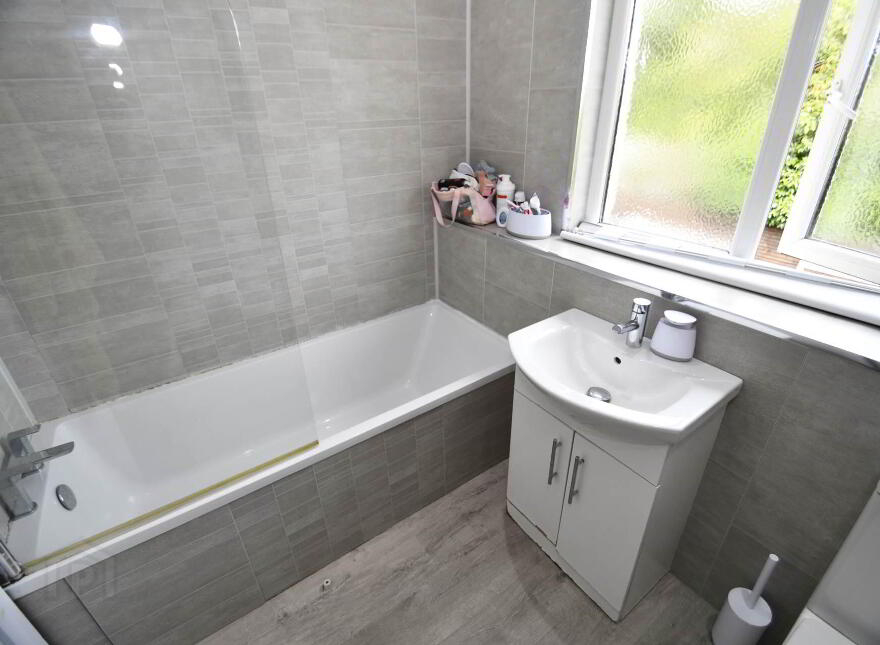 9 Colinvale, Poleglass, Belfast, BT17 0JN