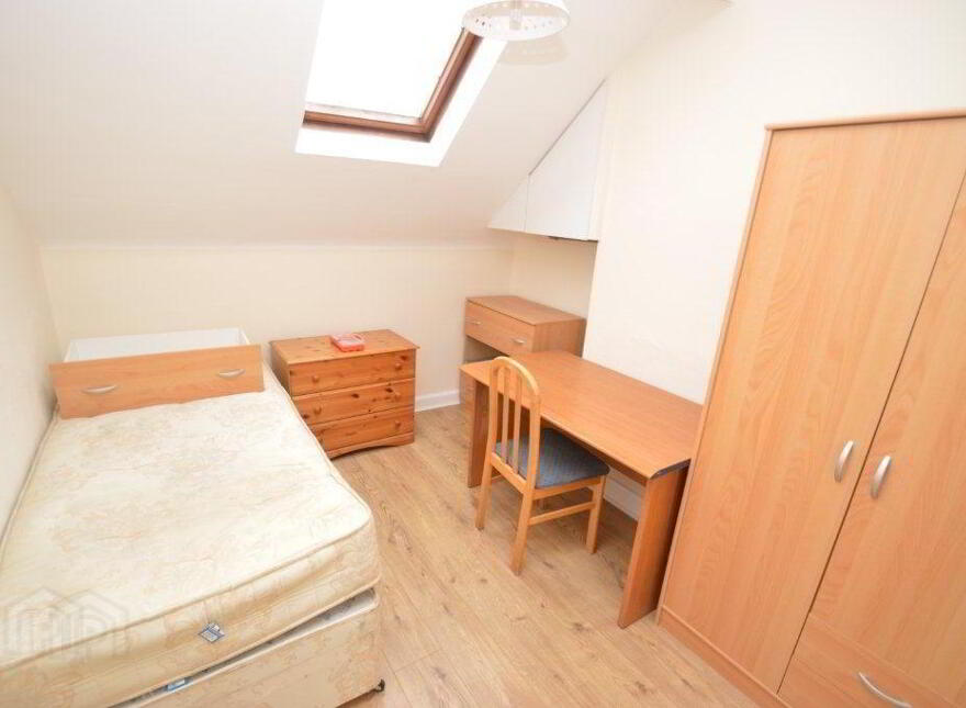 3 Lisburn Avenue, Belfast, BT9 7FX