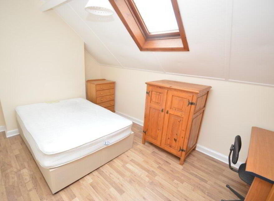 3 Lisburn Avenue, Belfast, BT9 7FX