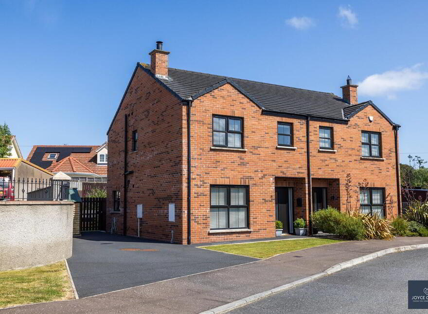 31 Lilburn Hall, Lurgan, BT66 7TL