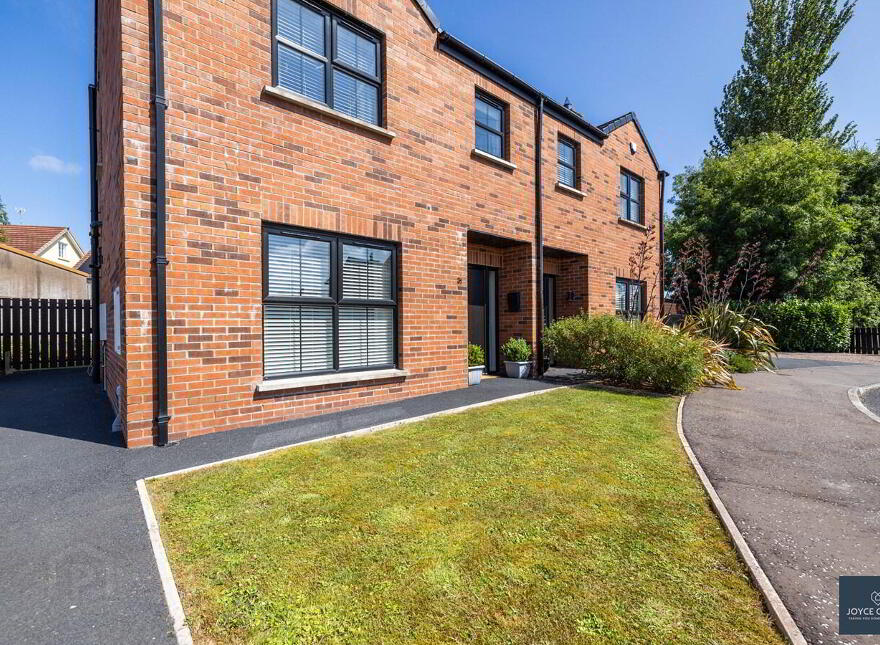 31 Lilburn Hall, Lurgan, BT66 7TL