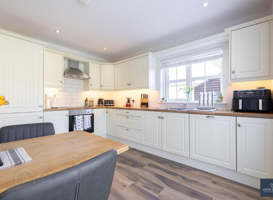 31 Lilburn Hall, Lurgan, BT66 7TL