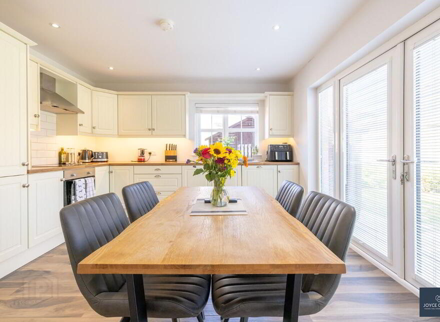 31 Lilburn Hall, Lurgan, BT66 7TL