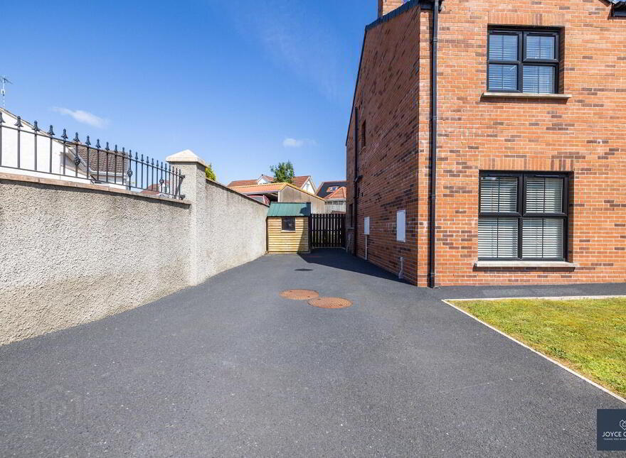 31 Lilburn Hall, Lurgan, BT66 7TL