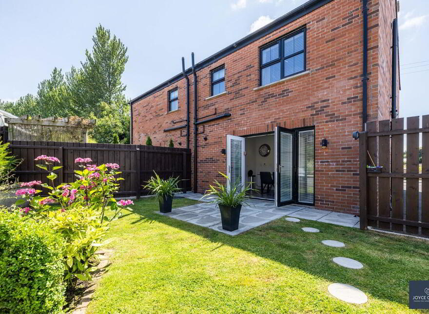 31 Lilburn Hall, Lurgan, BT66 7TL