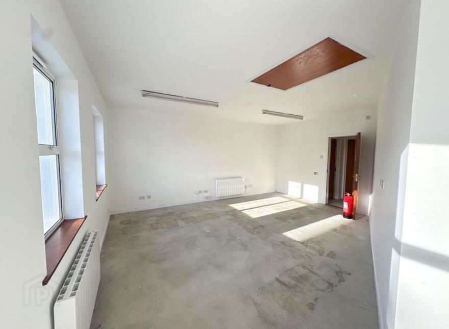 15 The Diamond, Castlederg, BT81 7AR
