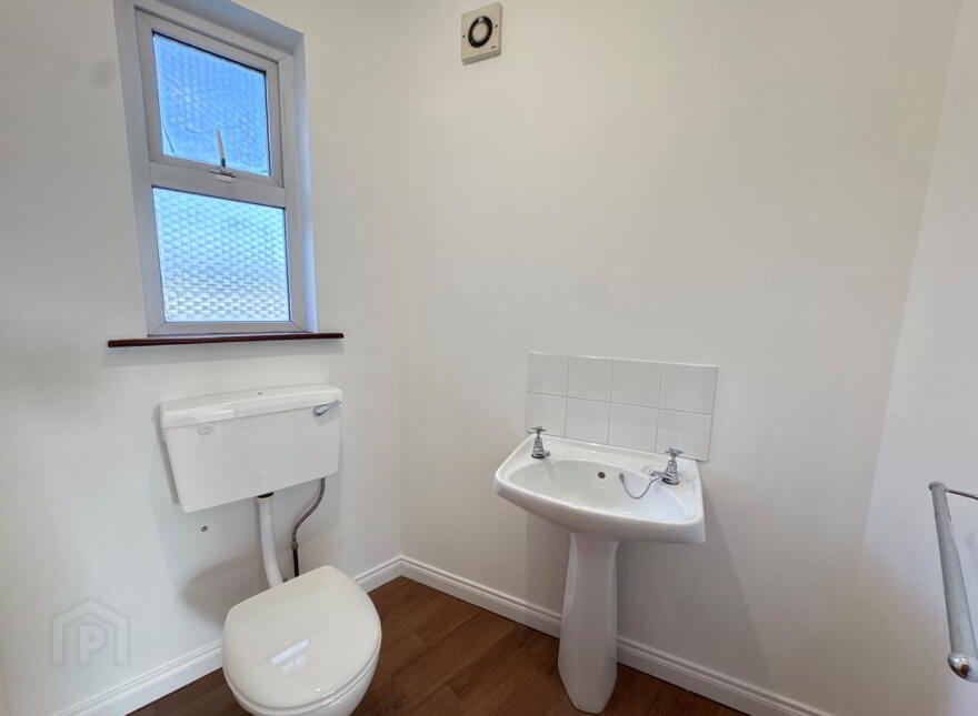 15 The Diamond, Castlederg, BT81 7AR