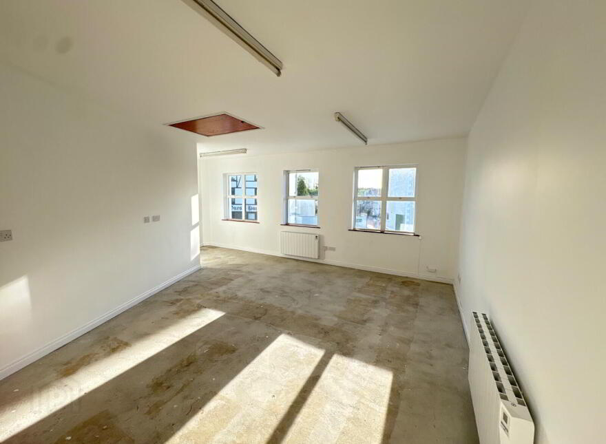 15 The Diamond, Castlederg, BT81 7AR