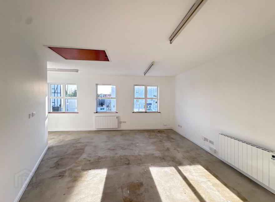 15 The Diamond, Castlederg, BT81 7AR