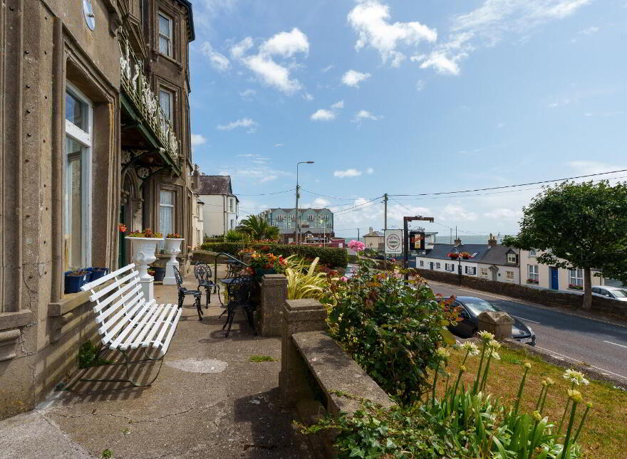 The Marine Bar, Upper Strand, Youghal, P36DP92